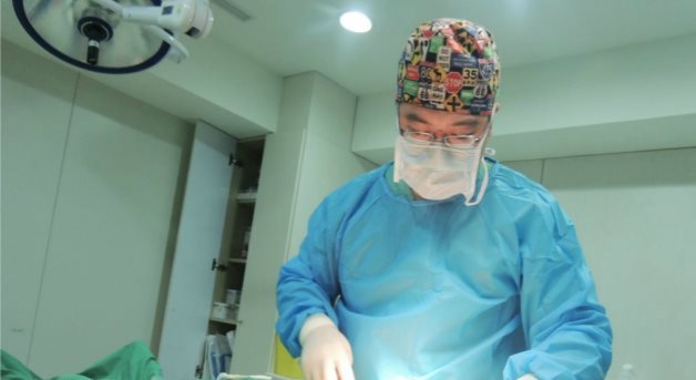 視鏡隆乳的技術門檻高，需要資深專業整形外科醫師純熟的經驗與技術。